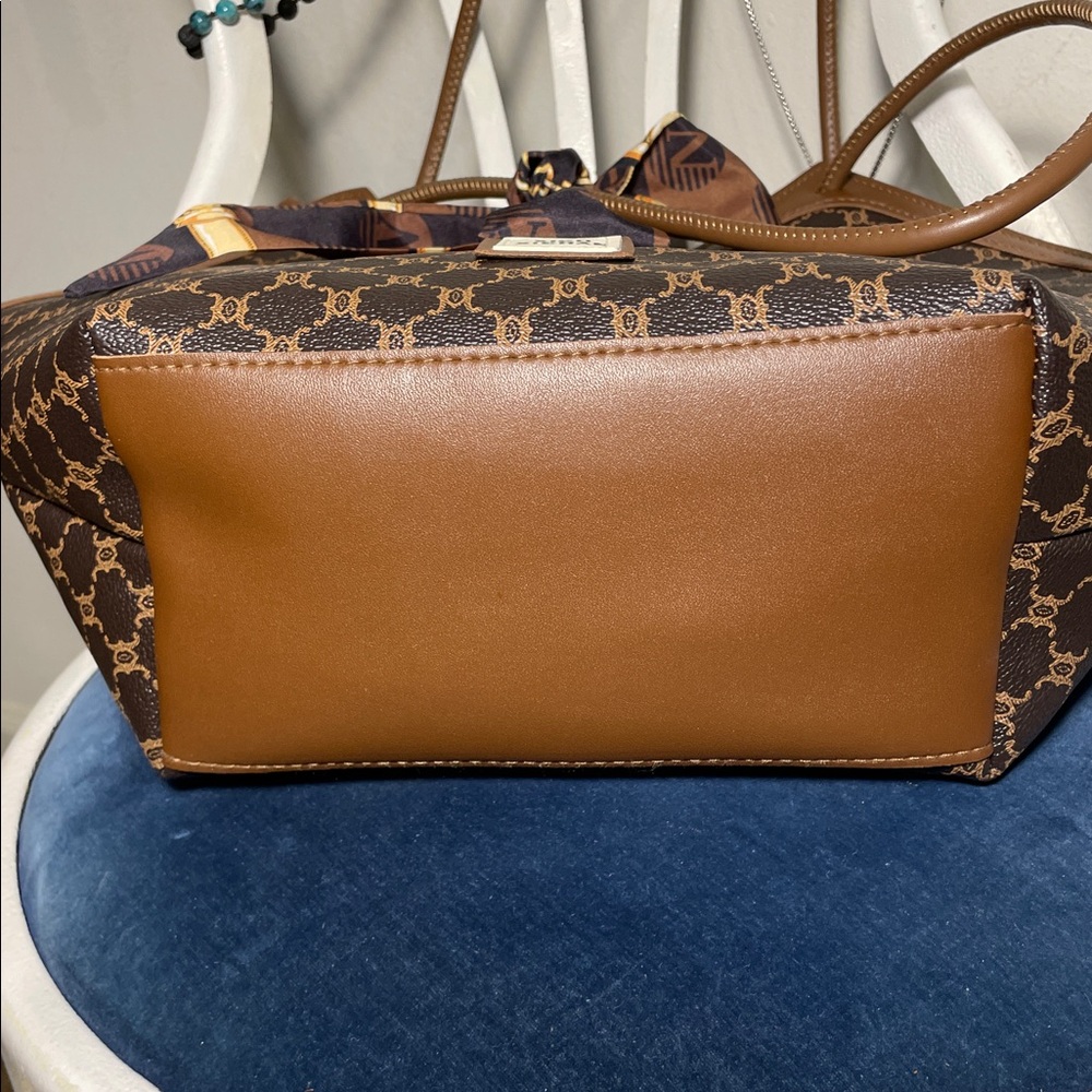 Classic Geometric Pattern Tote Purse Bag Trendy Shoulder Bag Brown Scarf Decor - Picture 9 of 9